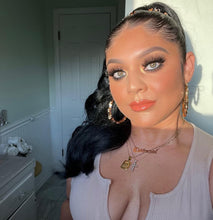 Load image into Gallery viewer, Lashes (5 pairs). Volumizing cruelty free false eye lashes