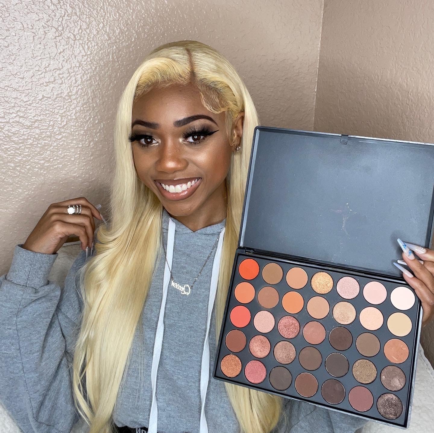 Eye Shadow Palettes. Choose from 2 color schemes, "Color Me Rainbow" and 'Natural Beauty"