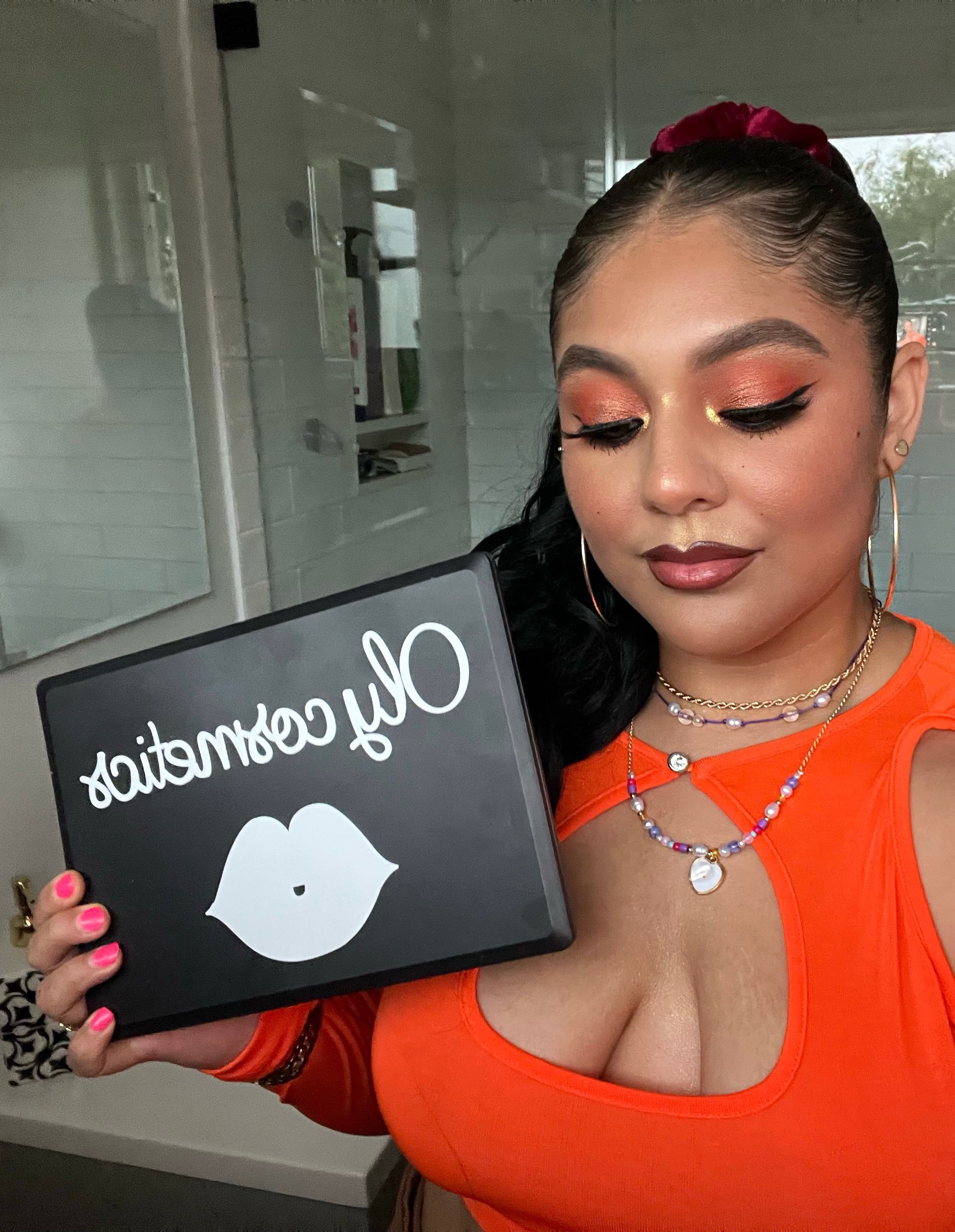 Eye Shadow Palettes. Choose from 2 color schemes, "Color Me Rainbow" and 'Natural Beauty"