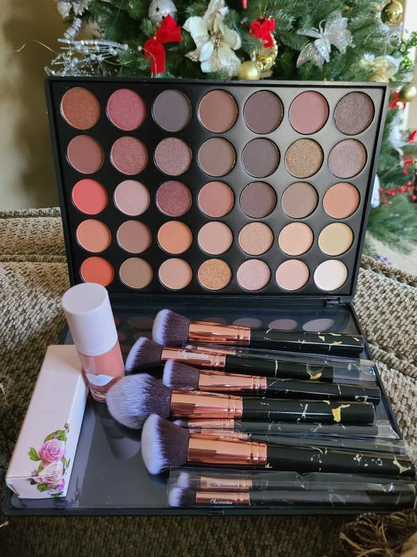 Eye Shadow Palettes. Choose from 2 color schemes, "Color Me Rainbow" and 'Natural Beauty"