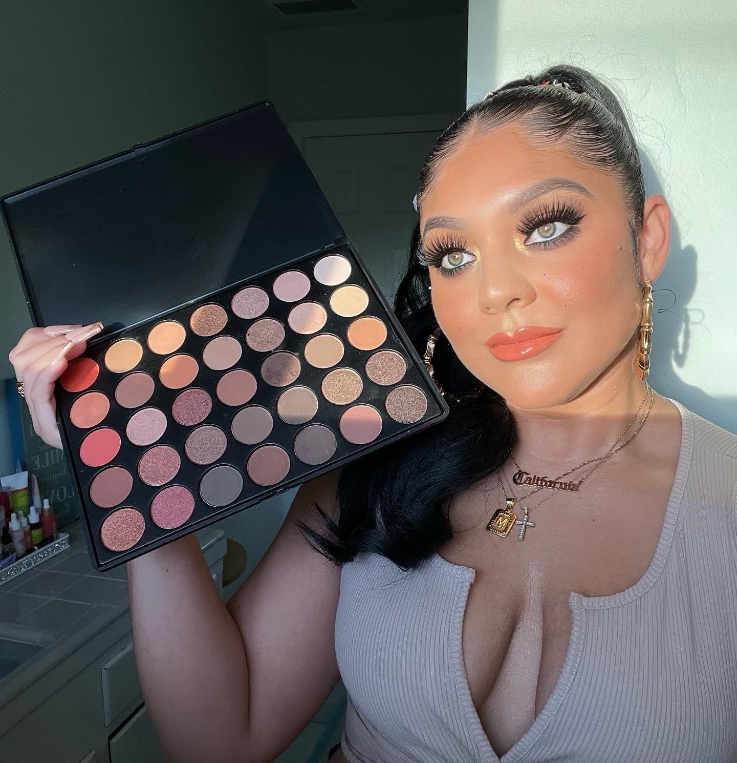 Eye Shadow Palettes. Choose from 2 color schemes, "Color Me Rainbow" and 'Natural Beauty"