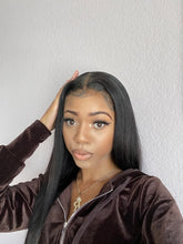 Load image into Gallery viewer, Oly Virgin Hair Straight Hair Wigs 13x6 Lace Frontal Wigs 100% Human Hair Wigs
